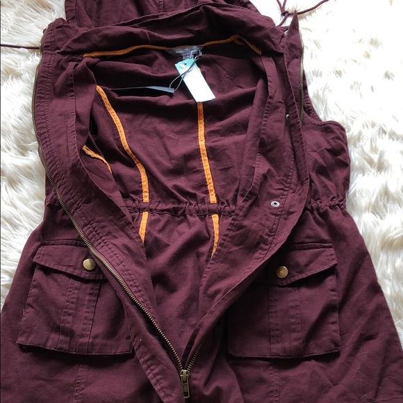 SOLD! Stitch Fix Jahana Cargo burgundy vest. NWT! - Picture 6 of 6